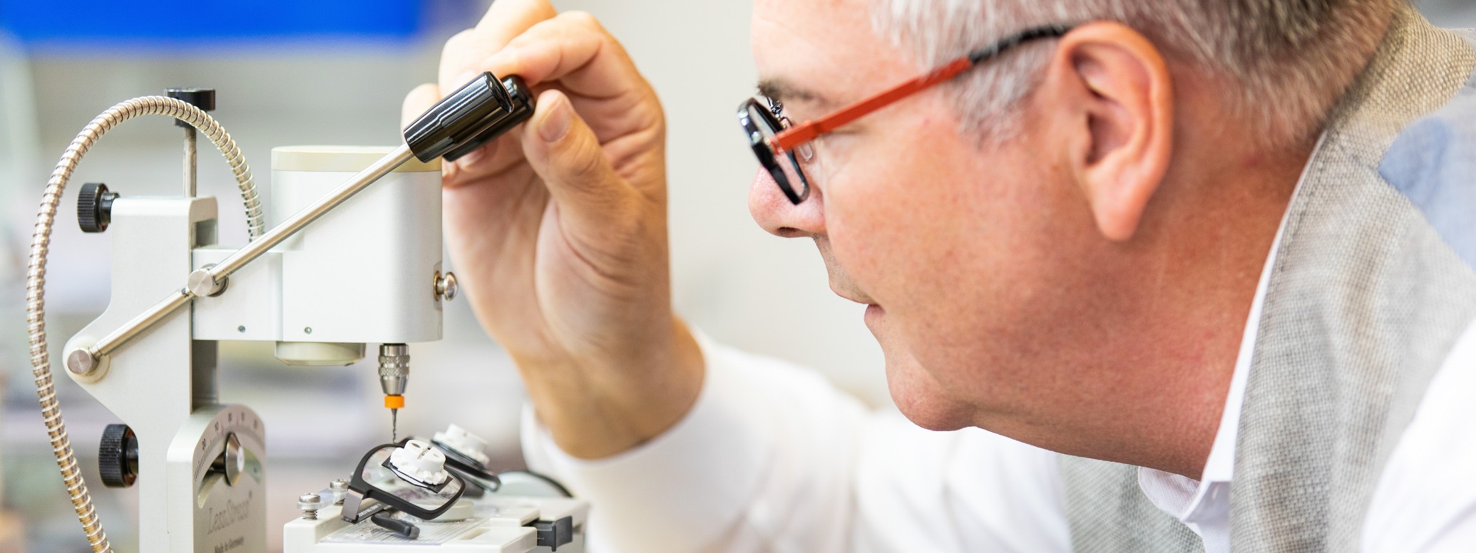 Claus Schölermann in der Werkstatt